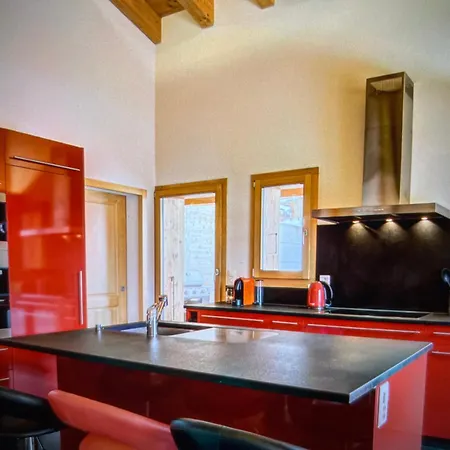 Cozy Big Chalet Near Slopes & Sauna Holiday home
